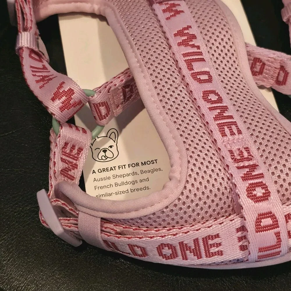 NWT Wild One Adjustable Cushioned Dog Step in Harness Pink Size M Chest 16-25